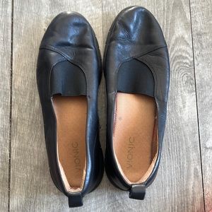 Vionic black leather slip ins, great condition